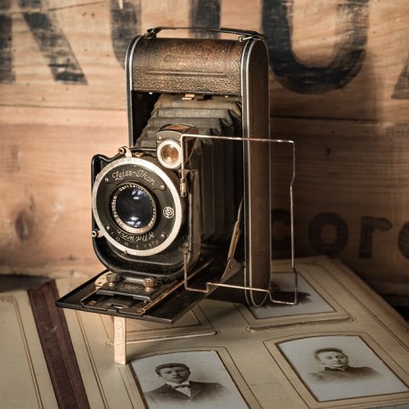 old_photo_camera.jpg